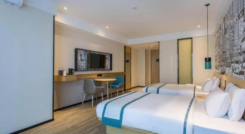 Bed in City Comfort Inn Dandong Railway Station Yalu River Scenic Area