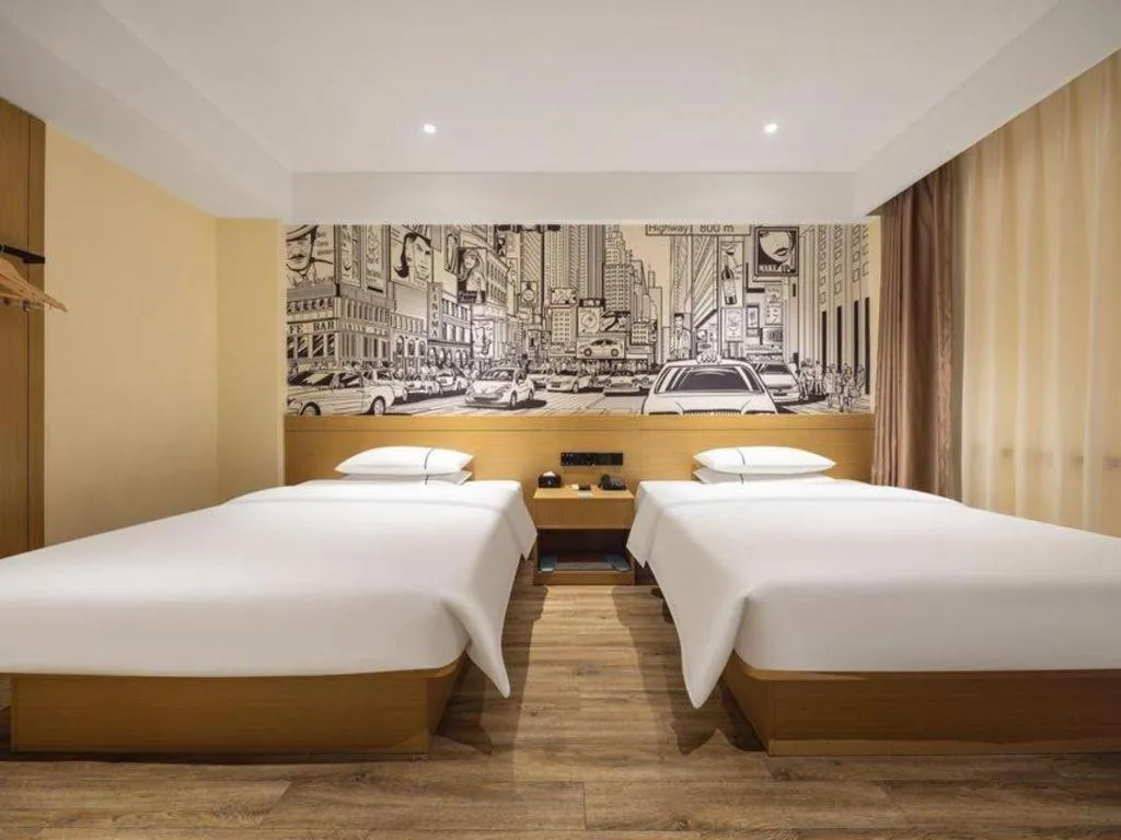 Bed in City Comfort Inn Dandong Railway Station Yalu River Scenic Area