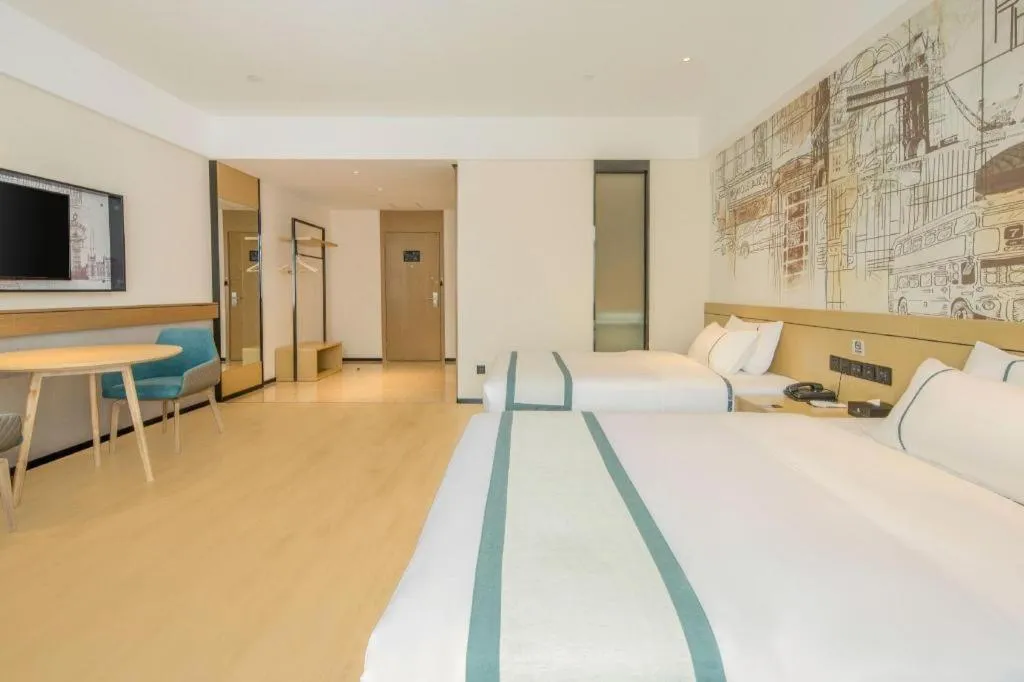 Bed in City Comfort Inn Dandong Railway Station Yalu River Scenic Area