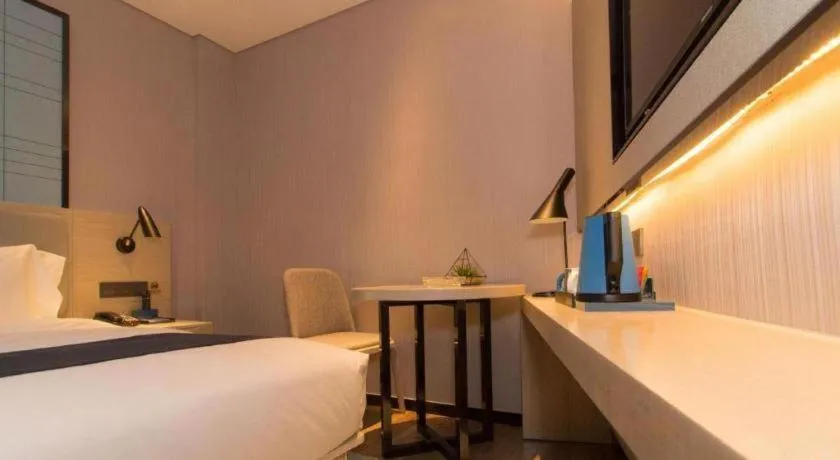 Bed in Echarm Hotel Changsha Wuyi Square Railway Metro Station