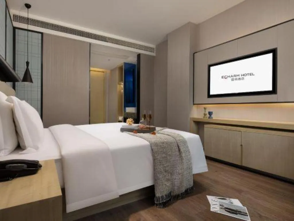 Bed in Echarm Hotel Changsha Wuyi Square Railway Metro Station