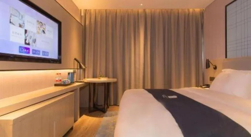 Bed in Echarm Hotel Changsha Wuyi Square Railway Metro Station