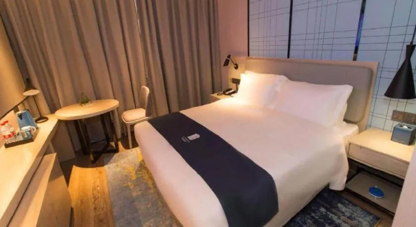 Bed in Echarm Hotel Changsha Wuyi Square Railway Metro Station