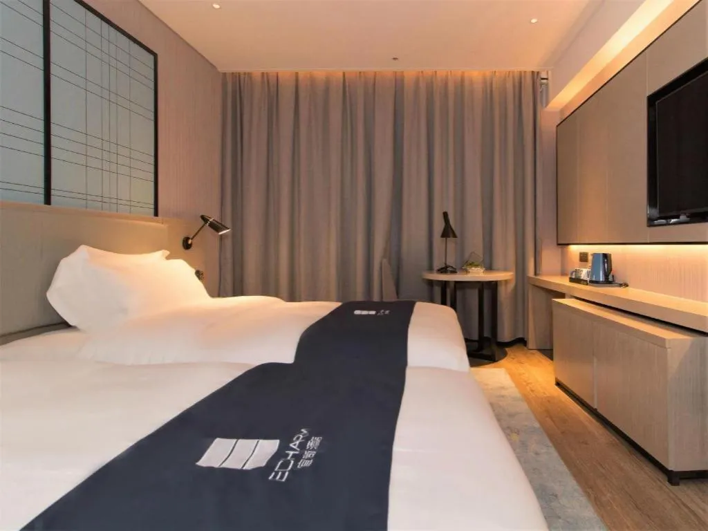 Bed in Echarm Hotel Changsha Wuyi Square Railway Metro Station