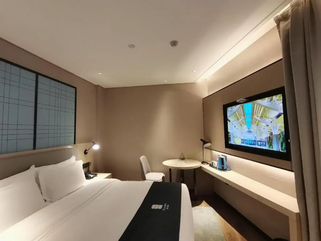 Bed in Echarm Hotel Changsha Wuyi Square Railway Metro Station