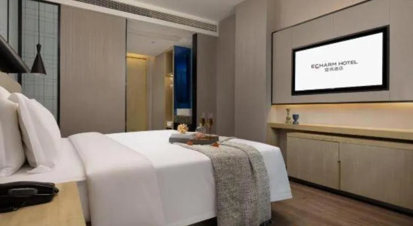 Bed in Echarm Hotel Changsha Wuyi Square Railway Metro Station