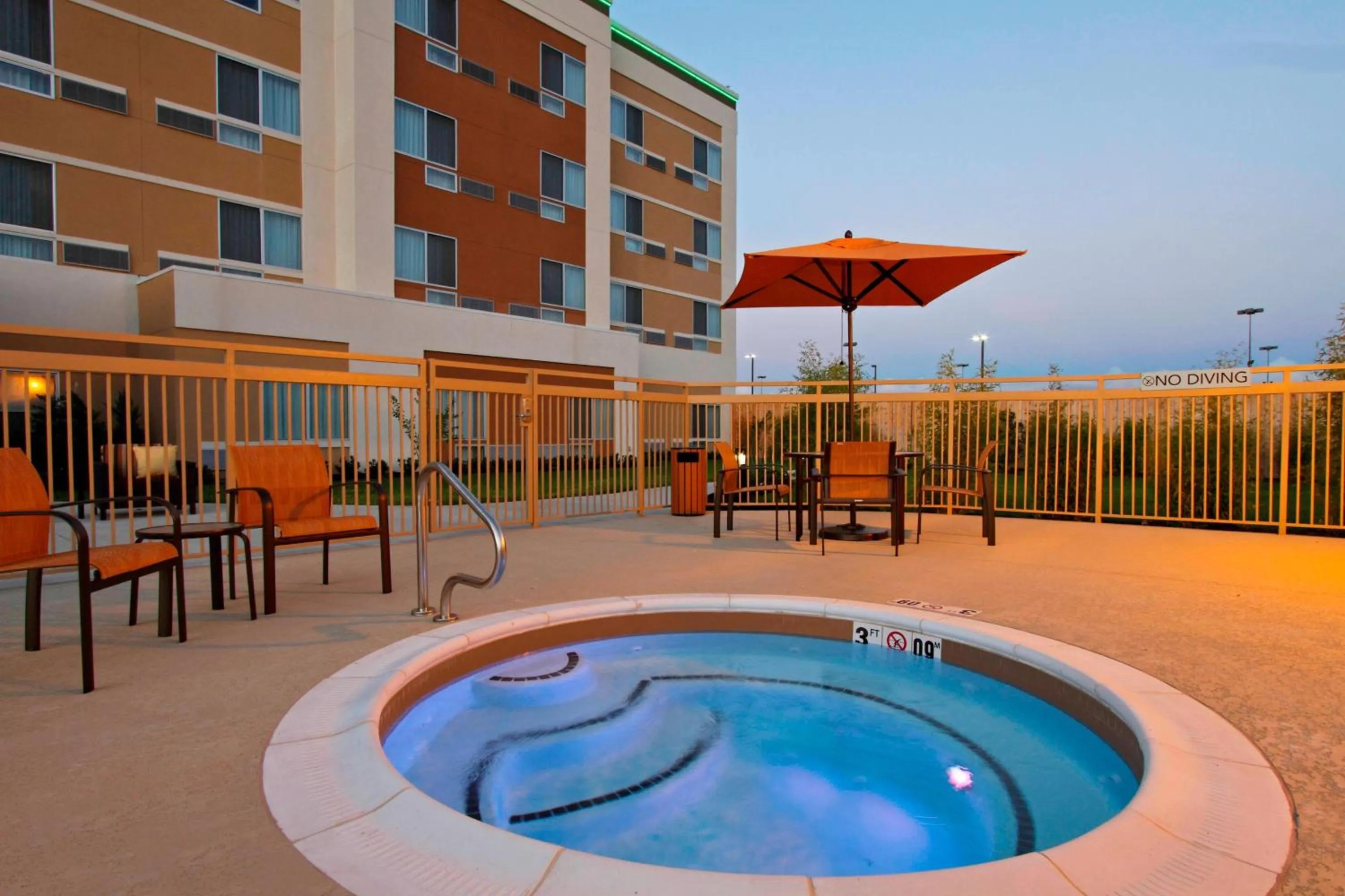 Swimming pool in Courtyard by Marriott Victoria