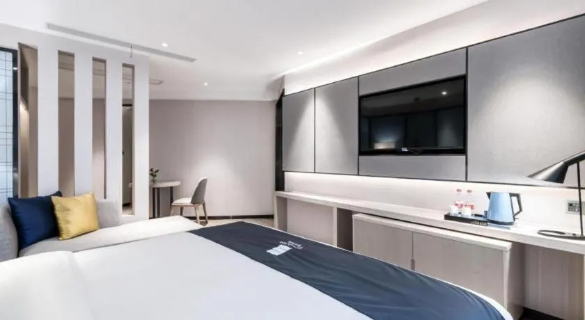 Bed in Echarm Hotel Huzhou Wuyue Plaza Children's Clothing City