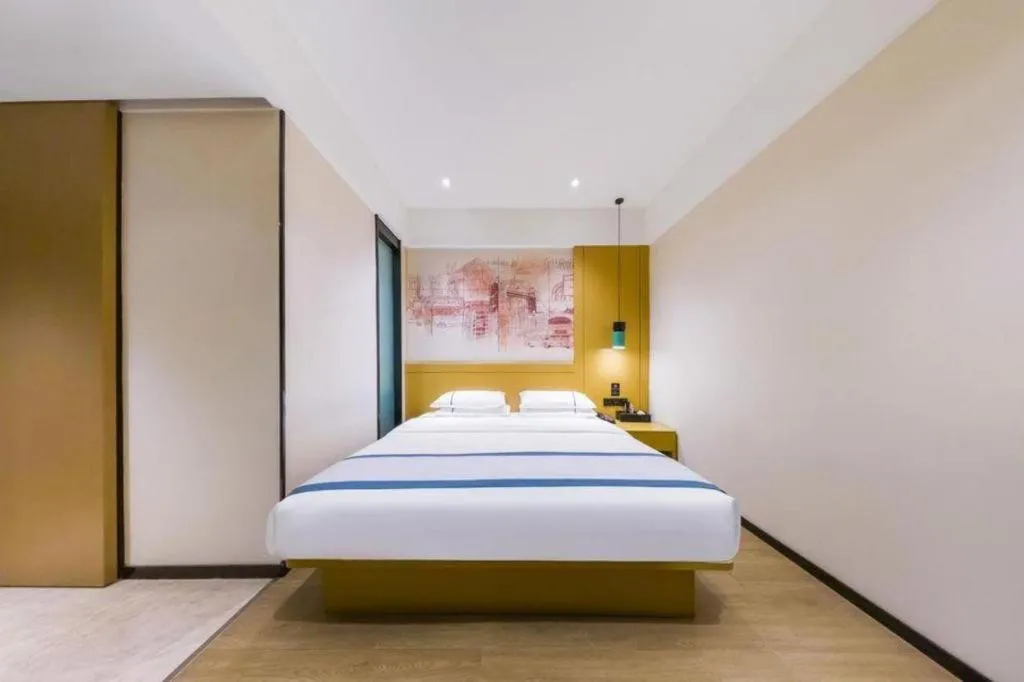 Bed in City Comfort Inn Kunming Flower City Midea Shuncheng Mansion