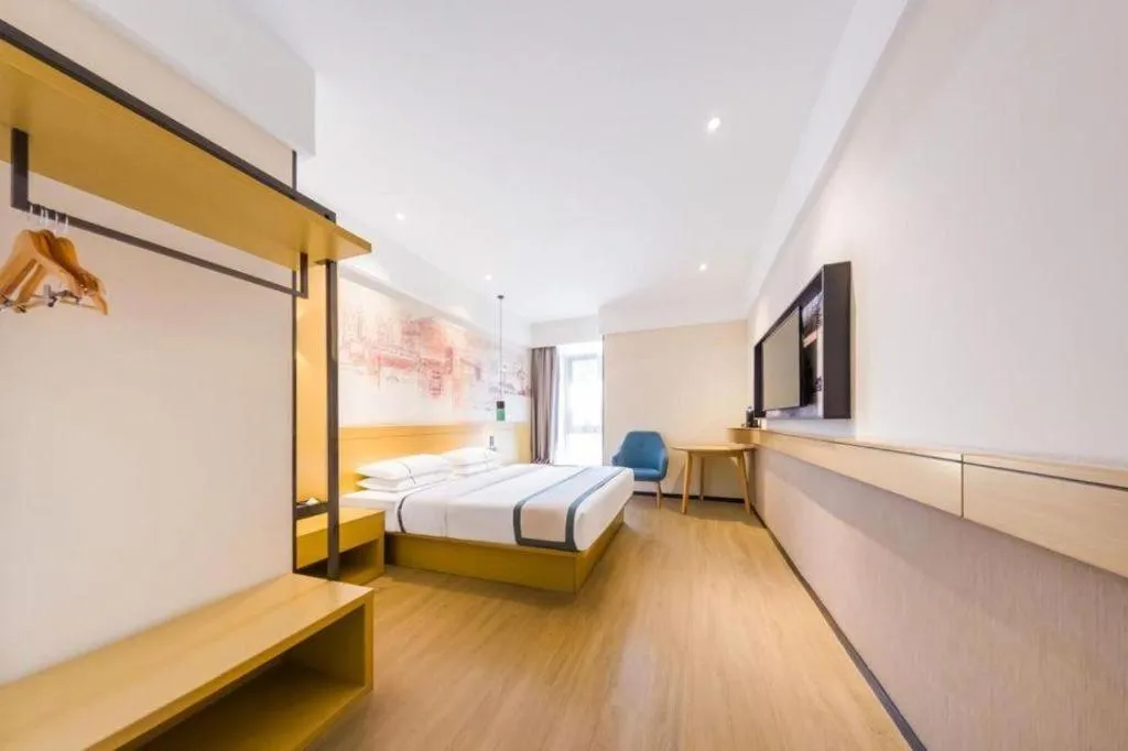 Bed in City Comfort Inn Kunming Flower City Midea Shuncheng Mansion