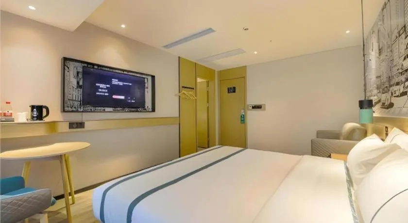 Bed in City Comfort Inn Shiyan High-speed Railway Wanda Plaza