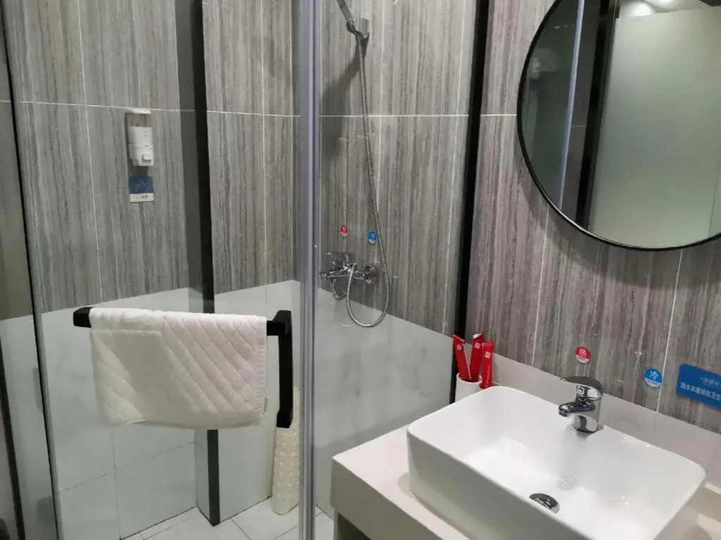 Thank Inn Hotel Anqing Guangcai Big Market Passenger Center