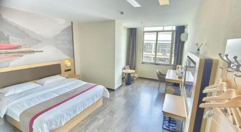 Bed in Thank Inn Plus Hotel Guangdong Yunfu Luoding City Municipal