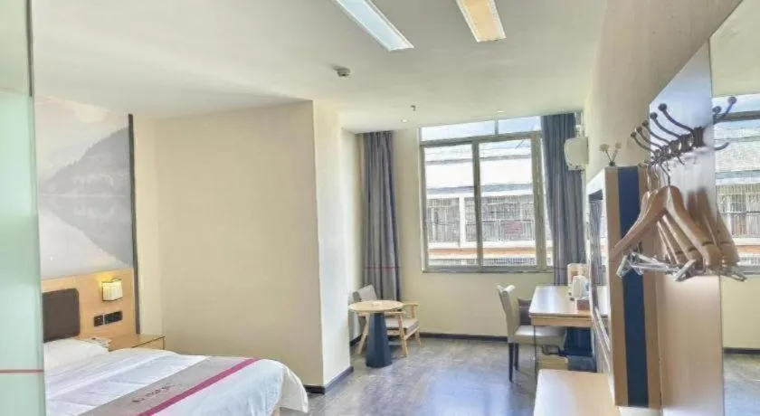 Bed in Thank Inn Plus Hotel Guangdong Yunfu Luoding City Municipal