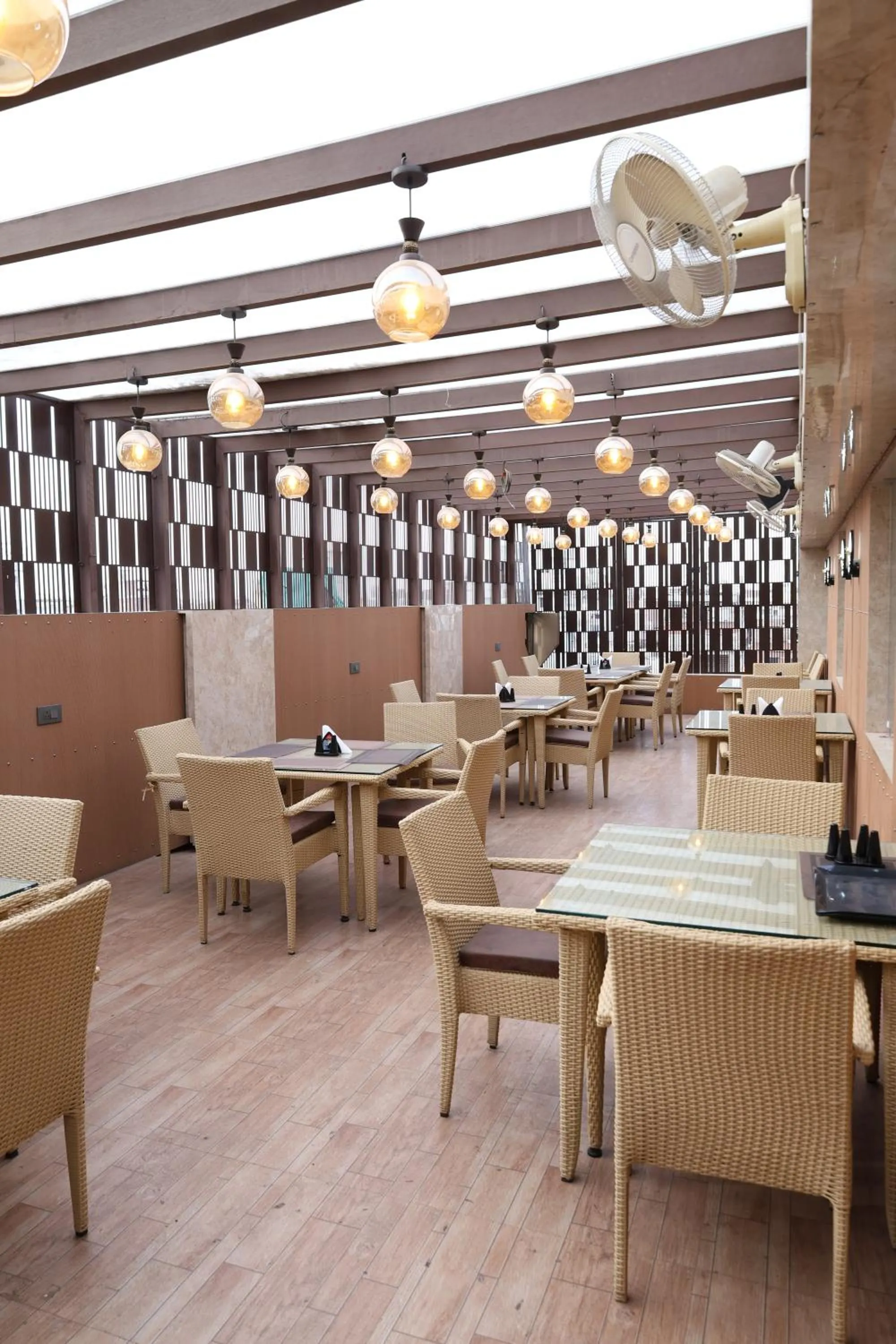 Restaurant/places to eat in HOTEL DEVA INN