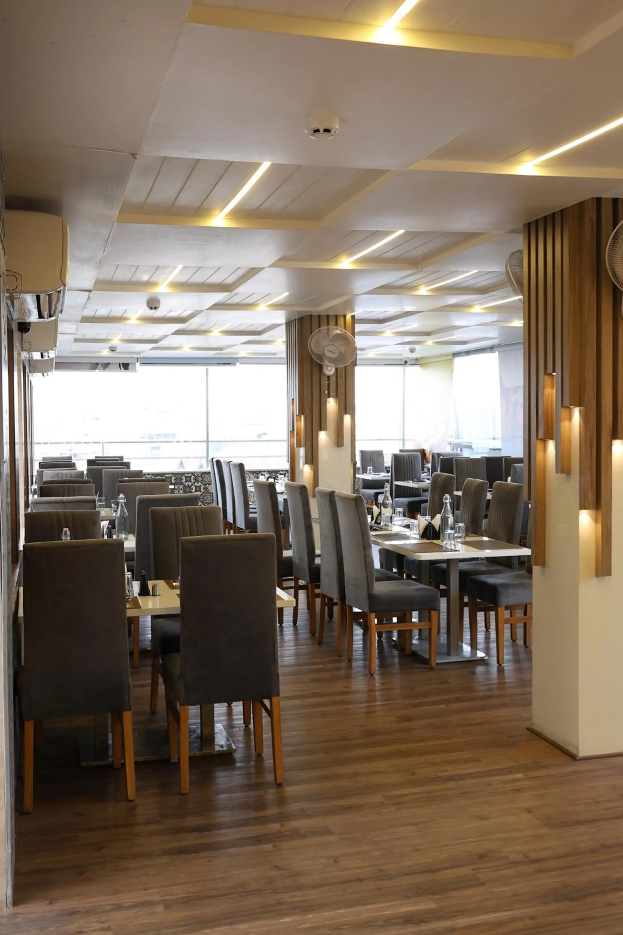 Restaurant/places to eat in HOTEL DEVA INN