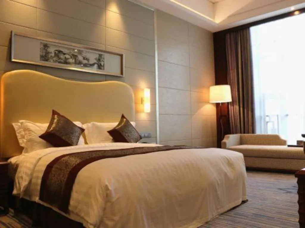 Bed in Bairun Zhenjiang International Hotel