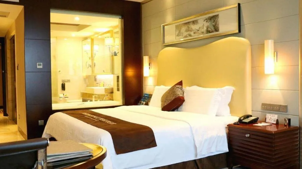 Bed in Bairun Zhenjiang International Hotel