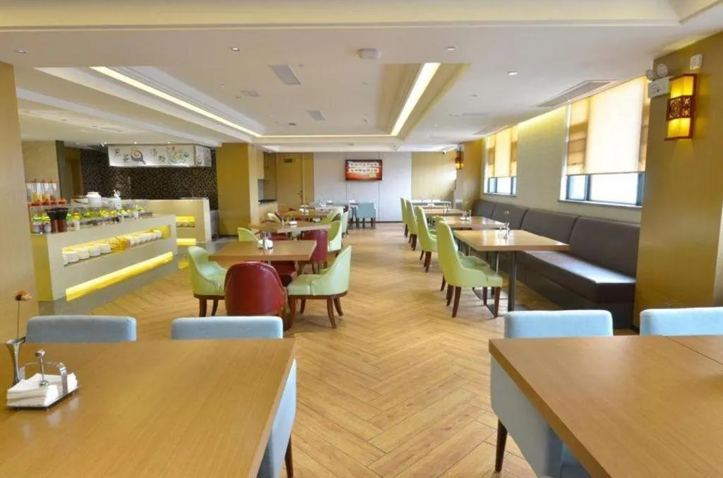 Echeng Hotel Nanning Huqiu Metro Station