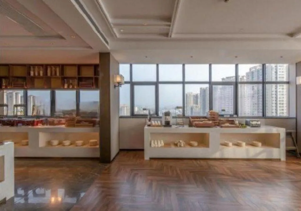 Echeng Hotel Nanning Huqiu Metro Station