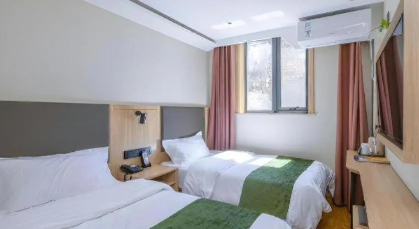 Bed in Green Tree Inn Express Beijing Xicheng District Dazhalan