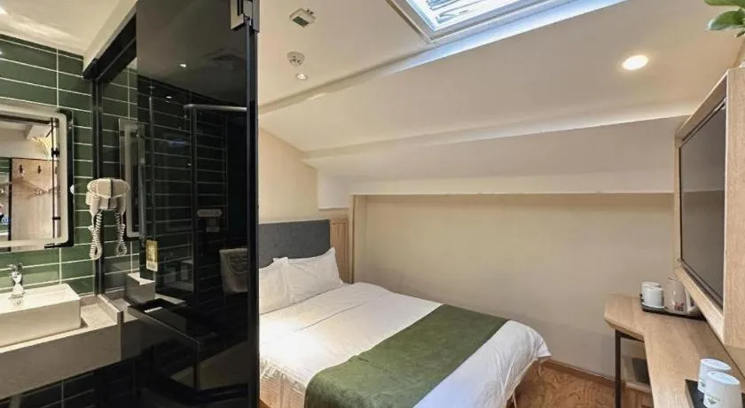 Bed in Green Tree Inn Express Beijing Xicheng District Dazhalan