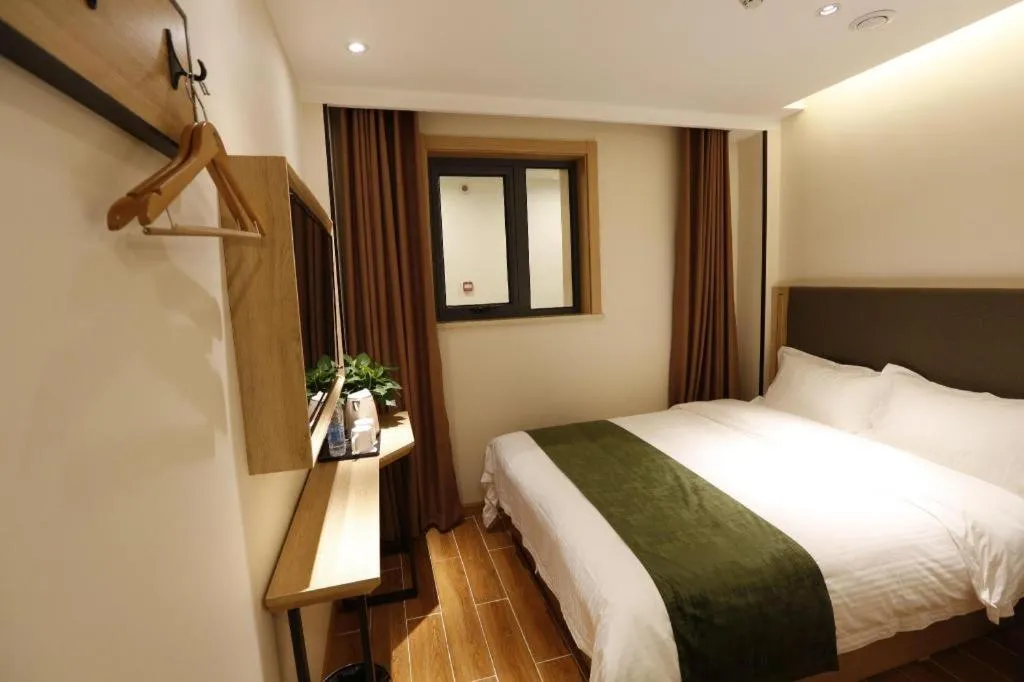 Bed in Green Tree Inn Express Beijing Xicheng District Dazhalan