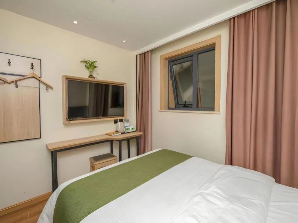 Bed in Green Tree Inn Express Beijing Xicheng District Dazhalan