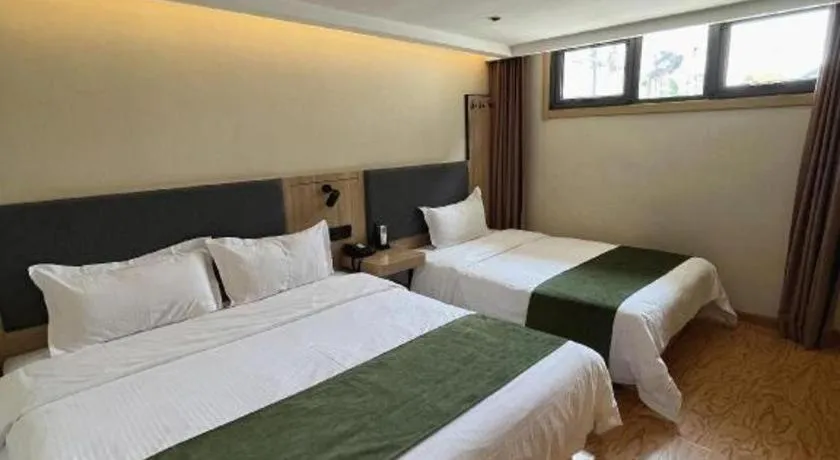 Bed in Green Tree Inn Express Beijing Xicheng District Dazhalan