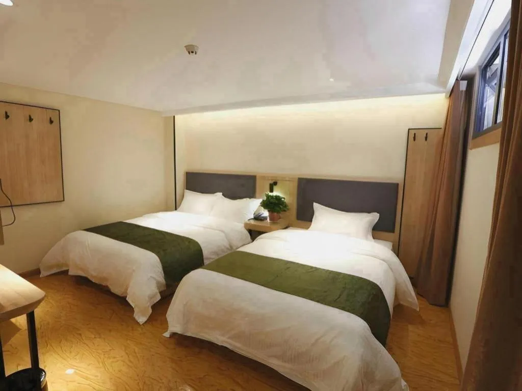Bed in Green Tree Inn Express Beijing Xicheng District Dazhalan