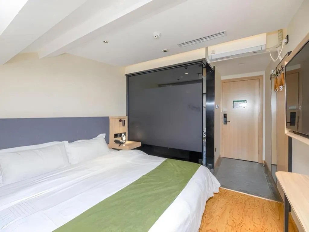 Bed in Green Tree Inn Express Beijing Xicheng District Dazhalan