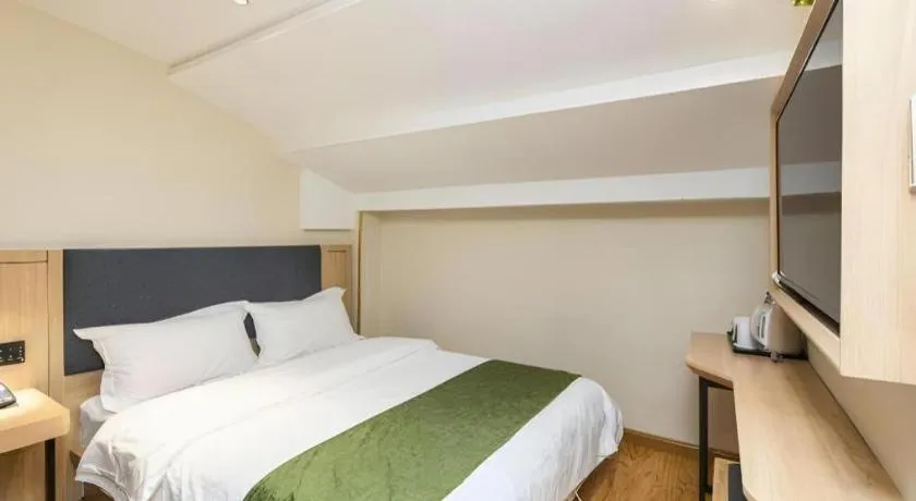Bed in Green Tree Inn Express Beijing Xicheng District Dazhalan