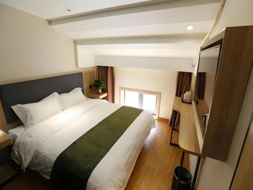 Bed in Green Tree Inn Express Beijing Xicheng District Dazhalan