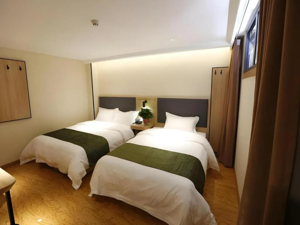 Bed in Green Tree Inn Express Beijing Xicheng District Dazhalan