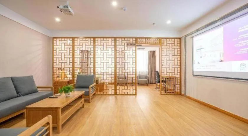 Green Tree Inn Express Weifang Zhucheng Longyuan Shangcheng