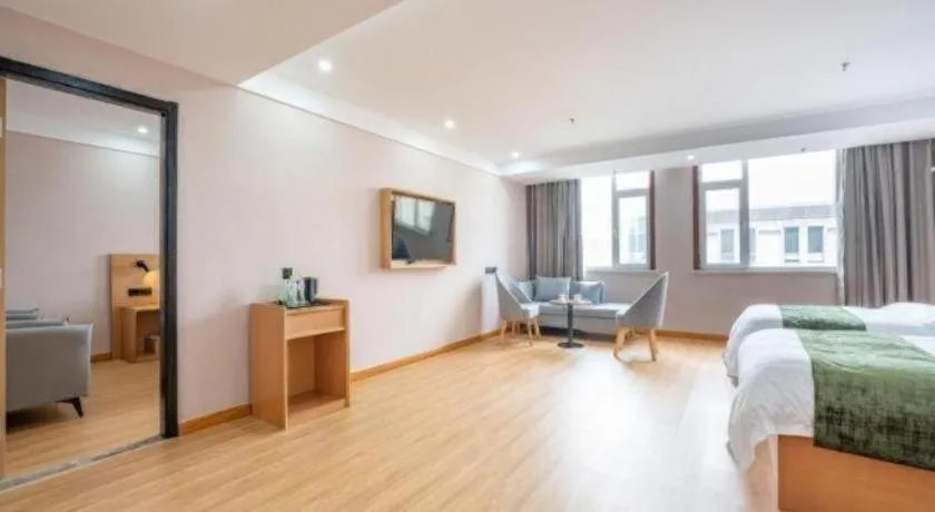 Green Tree Inn Express Weifang Zhucheng Longyuan Shangcheng