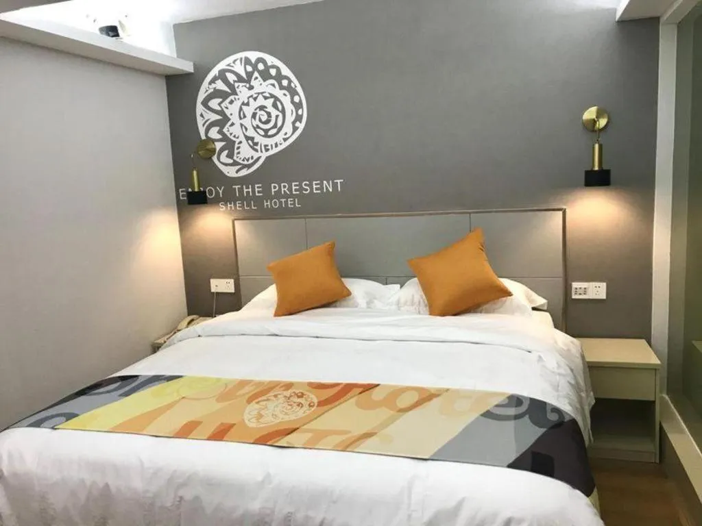 Bed in Shell Hotel Shanghai Minhang District Wenjing Road Metro Station