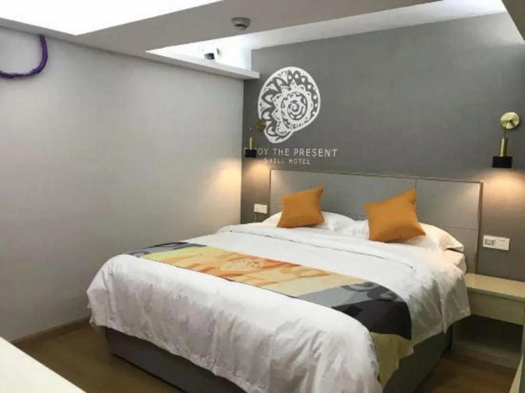 Bed in Shell Hotel Shanghai Minhang District Wenjing Road Metro Station
