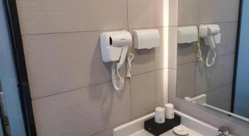 Green Tree Inn Express Jinan Huaiyin District Jingshi Road Children's Hospital