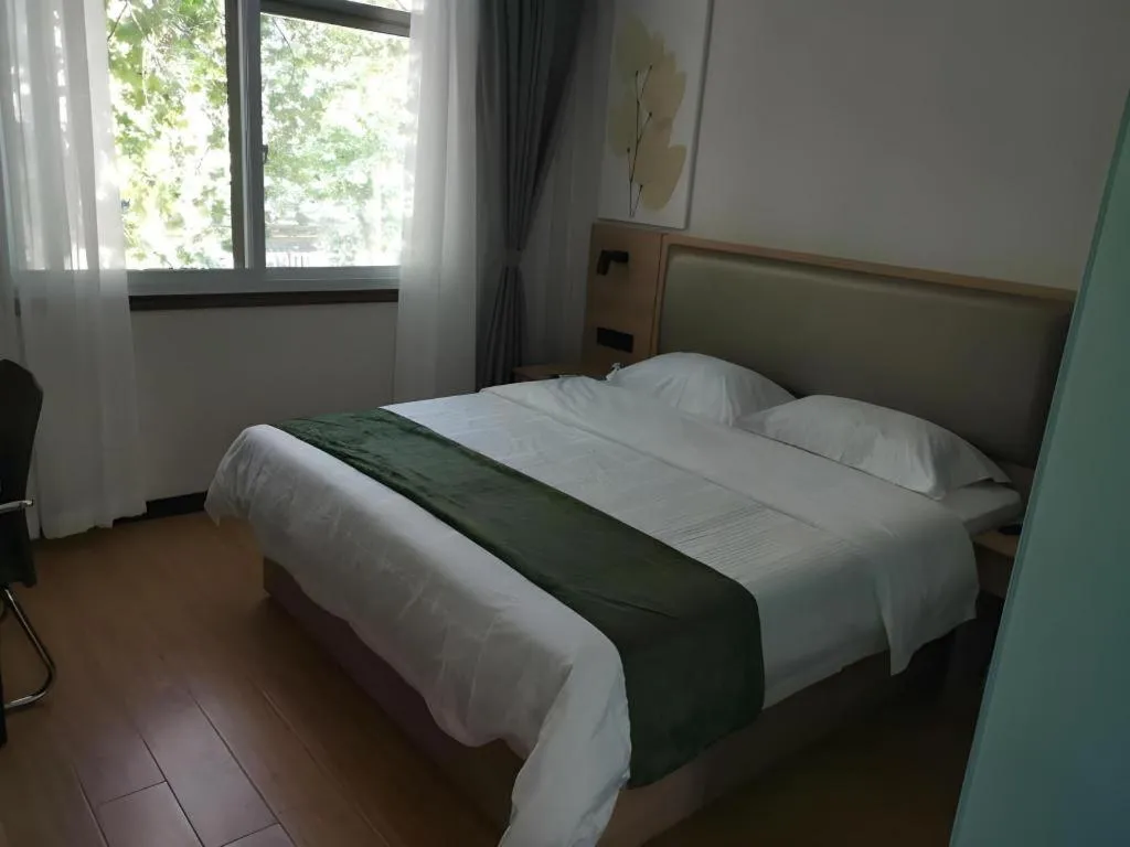 Bed in Green Tree Inn Express Jinan Huaiyin District Jingshi Road Children's Hospital