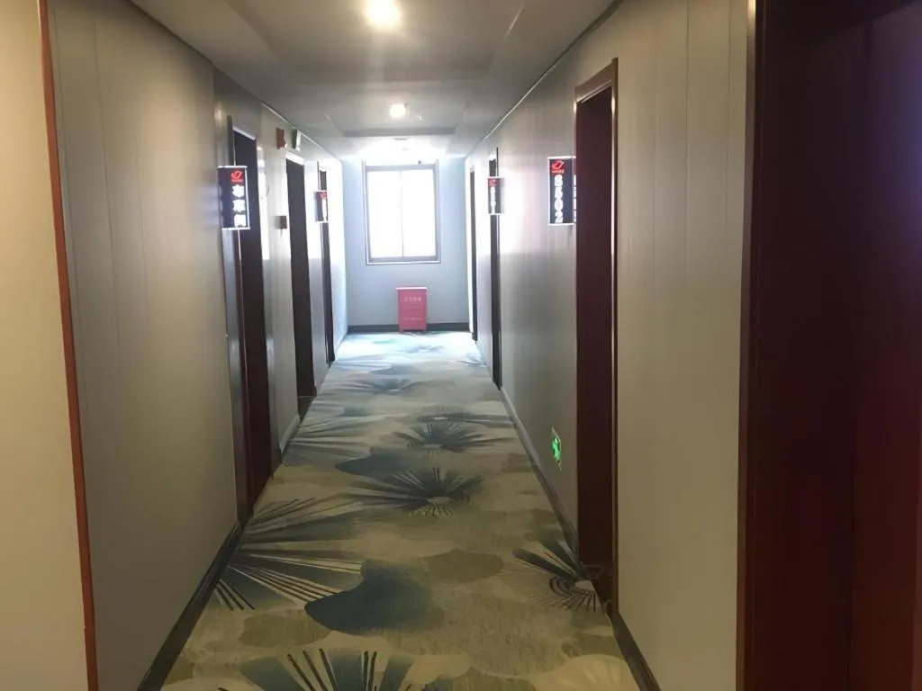 Bed in Shell Hotel Wuxi Jiangyin Zhutang Town