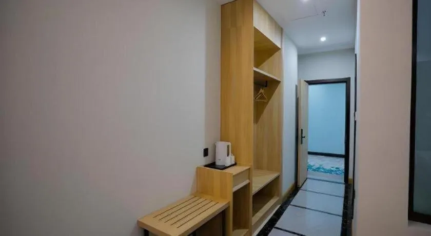 Green Tree Inn Express Tangshan Yueting County Bus Station