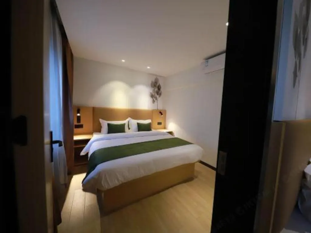 Bed in Green Tree Inn Guangxi Wuzhou 2nd Xinxing Road Liangguang Market