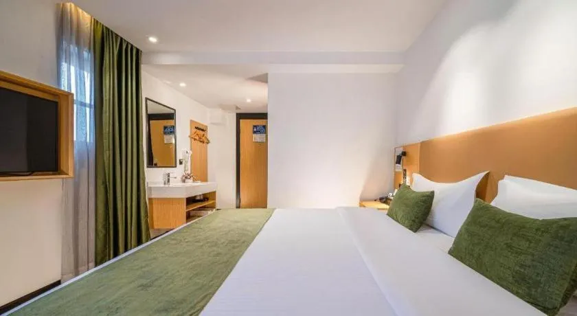 Bed in Green Tree Inn Guangxi Wuzhou 2nd Xinxing Road Liangguang Market