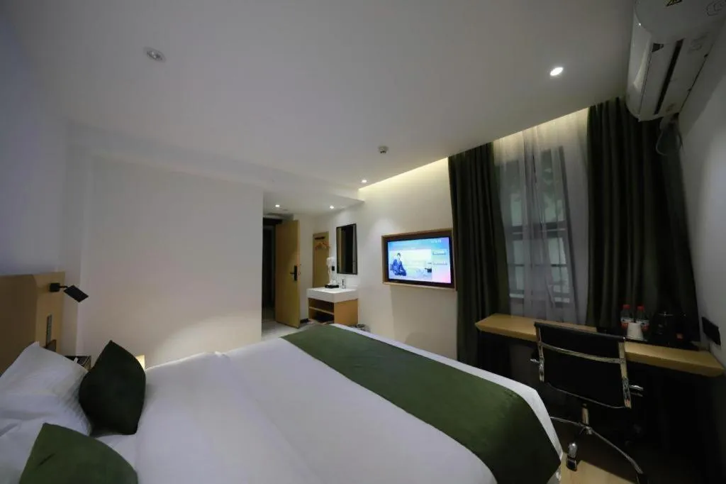 Bed in Green Tree Inn Guangxi Wuzhou 2nd Xinxing Road Liangguang Market