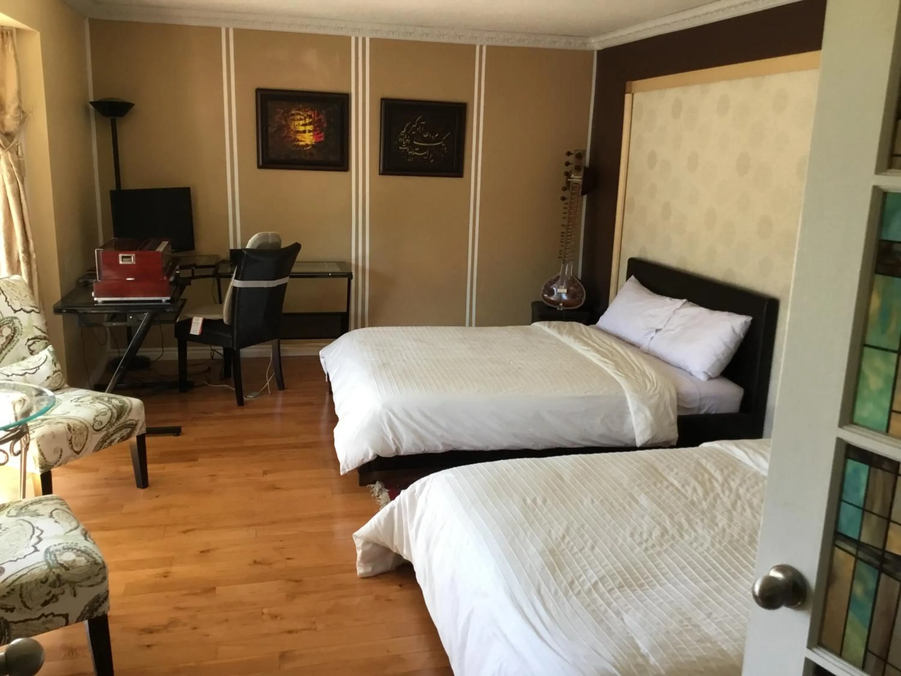 Property building, Bed in Mac B&B