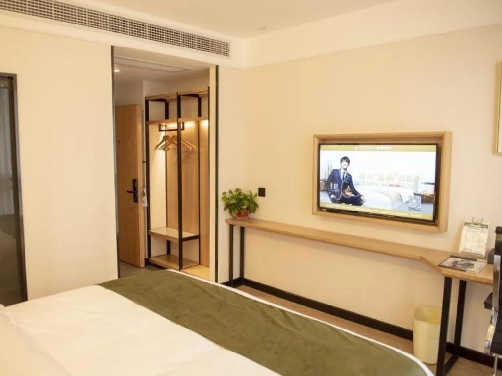 Bed in Green Tree Inn Fuyang Funan County Tianzhu Square
