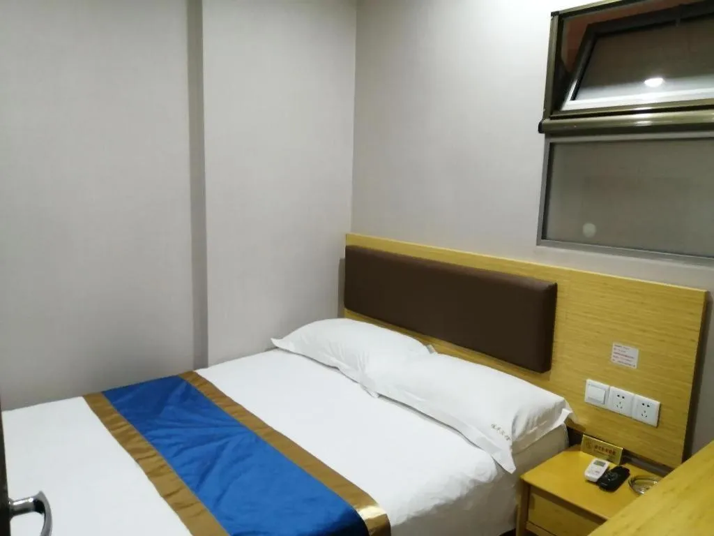 Bed in Shell Hotel Shanghai Normal University Hongcao Road Metro Station Guiping Road