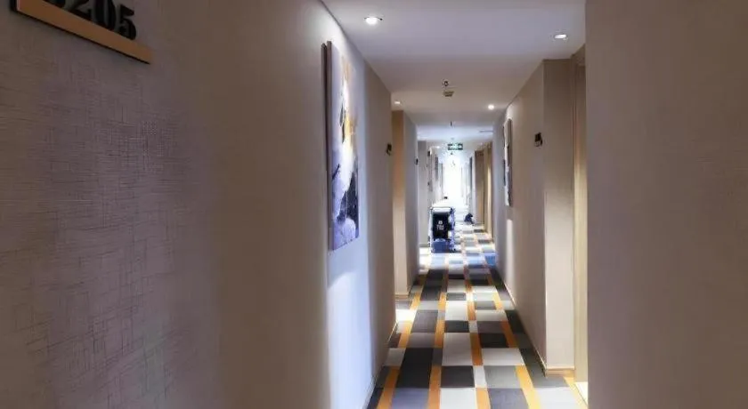 Bed in Shell Hotel Shanghai Normal University Hongcao Road Metro Station Guiping Road