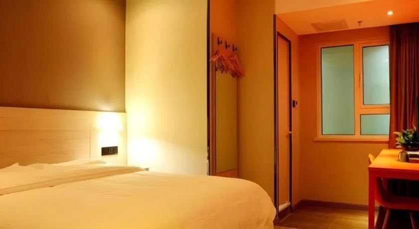 Bed in Shell Hotel Lanzhou Xiguan Lanzhou University 2nd Hospital Cultural Palace Metro Station